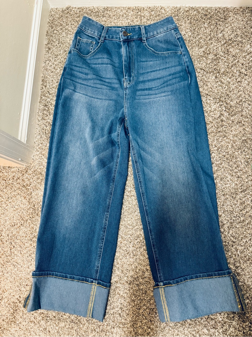 HALARA Wide-Leg Cropped Jeans in Denim Blue